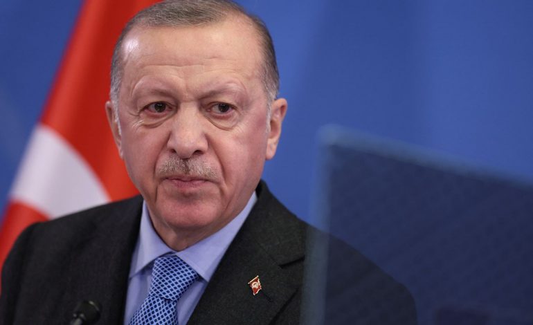 LUFTA NË UKRAINË/ Presidenti Erdogan bisedë telefonike me Sekretarin e Përgjithshëm të OKB-së: Turqia mbështet misionet për evakuimin…