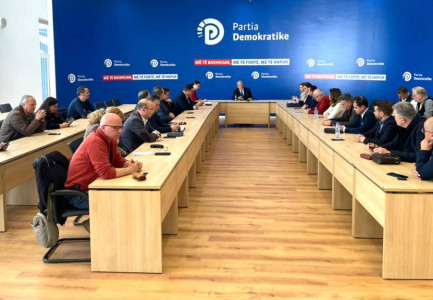 “NË KUVEND I FTUAR EDHE BASHA”/ Anëtari i Komisionit të Rithemelimit: Pas 30 prillit zgjidhen organet qendrore të PD
