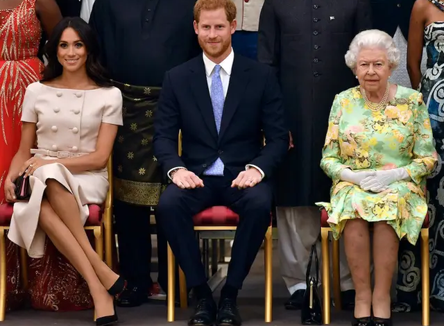 GJËRAT PO PËRMIRËSOHEN/ Mbretëresha Elizabeth II, fton Princ Harryn dhe Meghan Markle në ngjarjen e rëndësishme