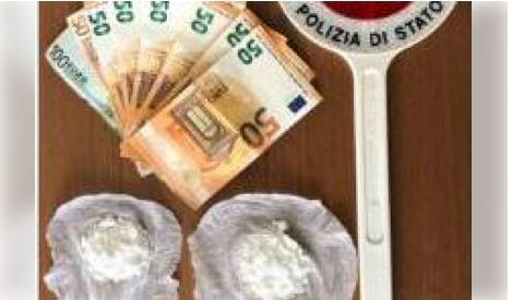 I ZBULOHET KOKAINA E FSHEHUR NË ÇORAPE/ Arrestohet 20-vjeçari shqiptar në Itali, ishte regjistruar si azilkërkues