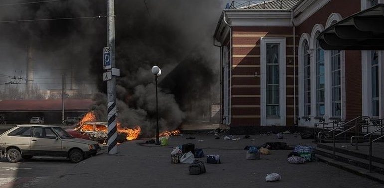 NUK NDALET RUSIA/ Pesë stacione hekurudhore në Ukrainë sulmohen brenda një orë, raportohet për viktima