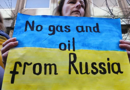 ANALIZA NGA AP/ Cili do të jetë ndikimi nëse Evropa heq dorë nga nafta ruse?