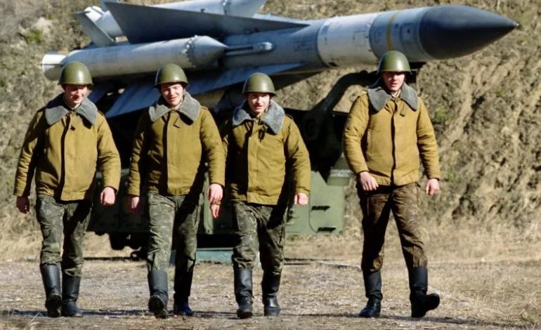 ANALIZA/ A gaboi Ukraina që u dorëhoq nga armët bërthamore?