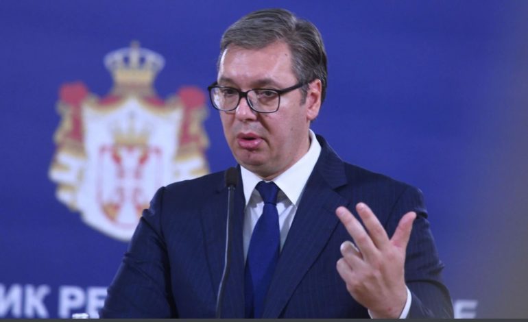 ZGJEDHJET NË SERBI/ Analiza e BBC: “Pas fitores Vuçiç duhet të zgjedhë mes Lindjes dhe Perëndimit”