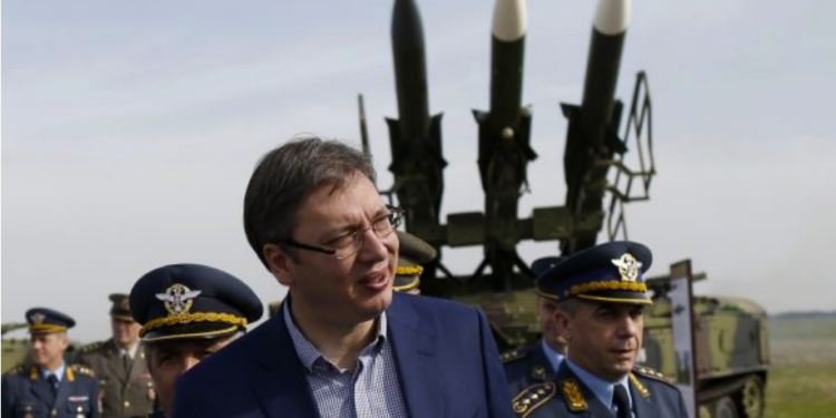 PARALAJMËRON SERBINË PAS BLERJES SË ARMËVE NGA RUSIA/ SHBA: Do keni pasoja të rënda, kujdes