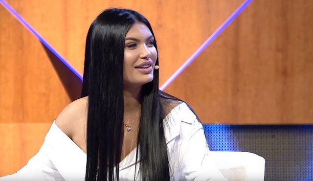 PËRGJIMET E NXJERRIN “ZBULUAR”/ Si u favorizua Zajmina Vasjari nga policët për të kaluar kufirin me…