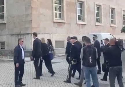 ZYRTARJA E LARTË E DASH NË TIRANË/ Mbërrin në Kryeministri për takimin me Ramën