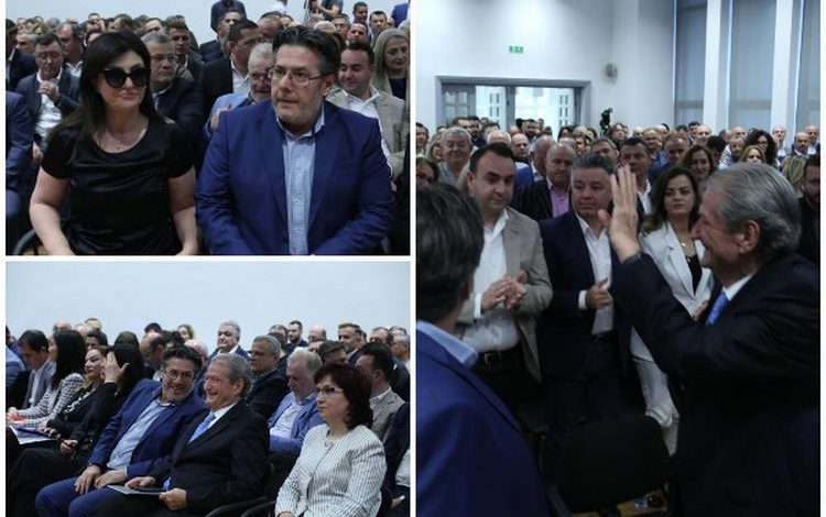 FOTOLAJM/ Jozefina Topalli me syze dielli në mbledhjen e Foltores