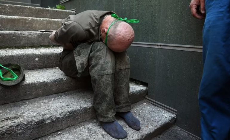 LUFTA/ Ushtari rus përballet me babain e 15-vjeçarit që e vranë: Ti më more djalin!