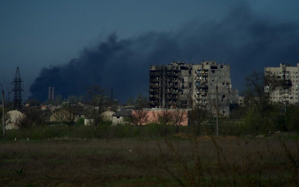 LUFTA/ Ukraina: Rusia vazhdon të bombardojë fabrikën e çelikut në Mariupol