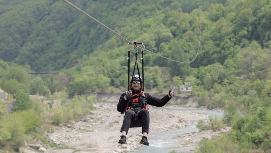 FOTOLAJM/ Veliaj sfidon lartësitë, ja çfare ka bërë në 1200m në Petrelë