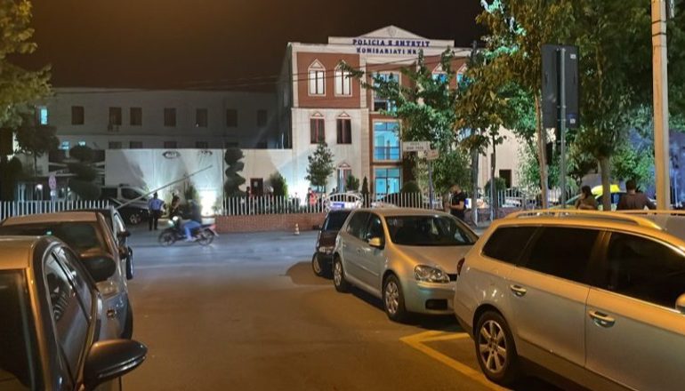 DETAJET E FUNDIT! Polici QËLLON kolegun, i plagosuri gjendje të rëndë. Dërgohet me urgjencë në spital