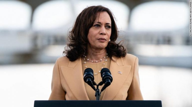 MASAKRA NË TEXAS/ Kamala Harris thirrje për ndalimin e armëve sulmuese: Nuk kanë vend në shoqërinë civile. Të gjithë duhet të ngrihen