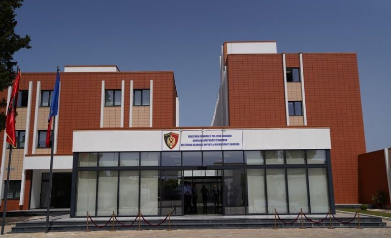 E PËSOJNË KEQ DY TË RINJTË/ Grabitën një banesë në Shkodër, policia jep DETAJET e para
