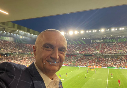 FINALJA E CONFERENCE LEAUGE/ Meta poston foton nga stadiumi para ndeshjes: Ju uroj një mbrëmje të paharruar