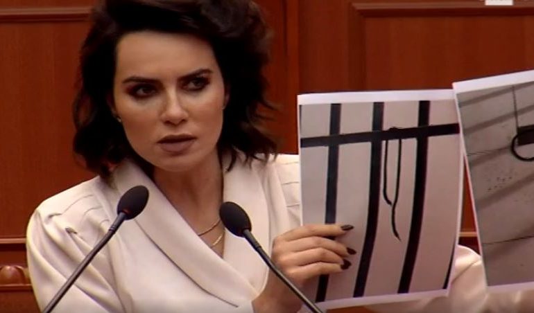 VETËVRASJA E ILVI METËS/ Grida Duma: Mungesa e të vërtetës ishte trauma më e mëdha se morti në atë familje