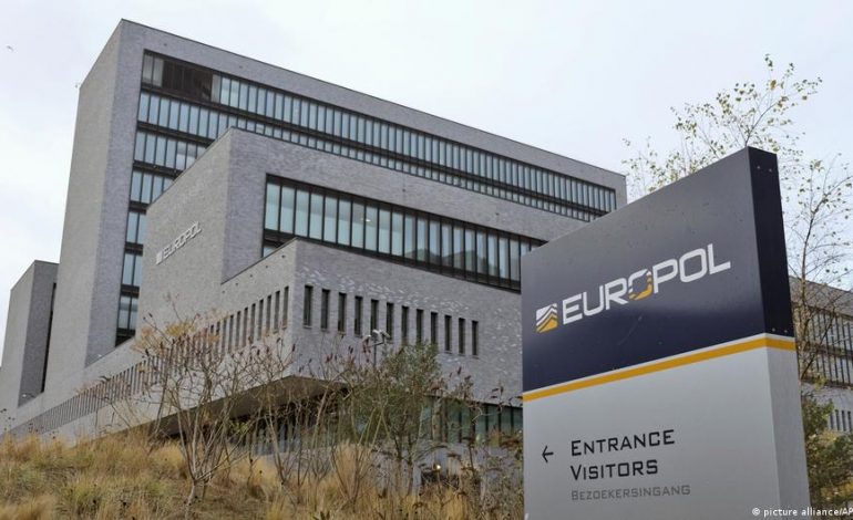 FURNIZIMET ME ARMË NË UKRAINË/ Europol ngre shqetësimin: Mund të bien në duar të gabuara