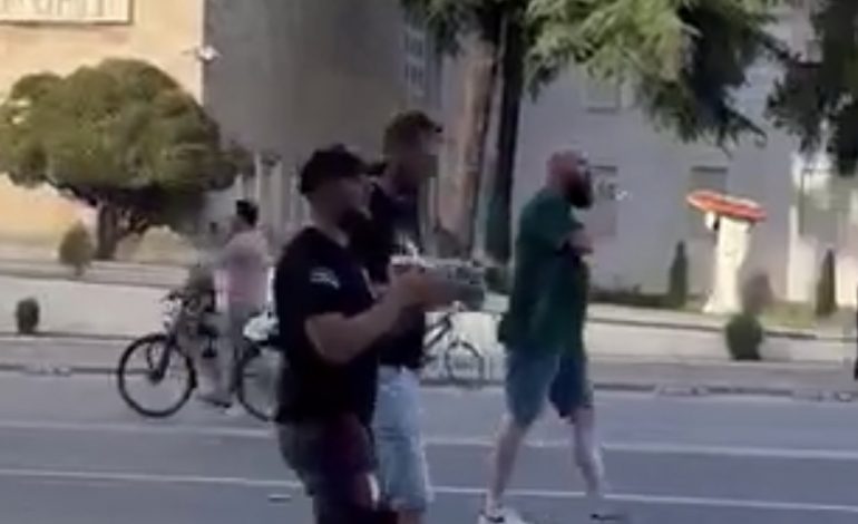 VIDEOLAJM/ Hollandezët hyjnë në stadium me… birra në dorë
