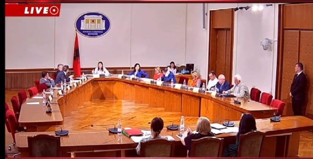 REPLIKAT/ “Moj, nuk e përcaktoni ju se kur do flas”, Alibeaj debat me Felajn: Më nxirr jashtë po deshe
