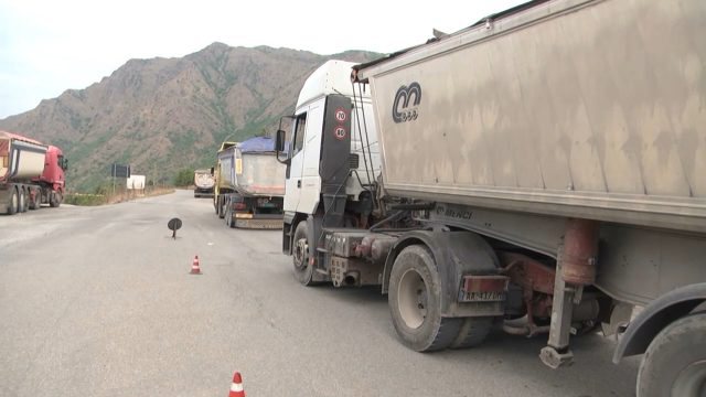 NUK I FUNKSIONONIN FRENAT/ 35-vjeçari hidhet nga kamioni pasi humbi kontrrollin! Ndërron jetë