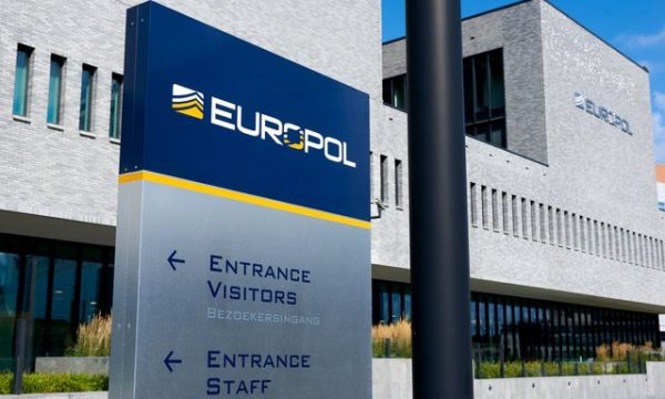 ALARMI PËR ARMËT/ Europol: Të shmangen situatat si në Ballkan!