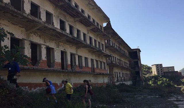 “TRONDITI DIKTATURËN”/ Ja si të burgosurit politikë kujtojnë sot revoltën në burgun e Spaçit