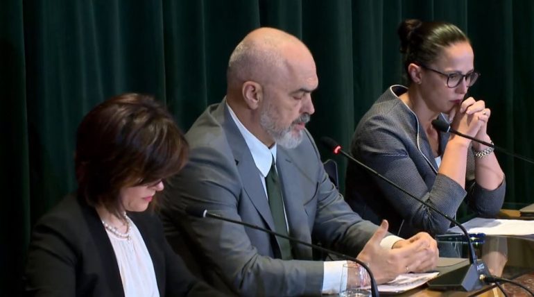 DEKLARATA e Ramës: Do pyesim qytetarët që pagat të bëhen publike njëherë në vit