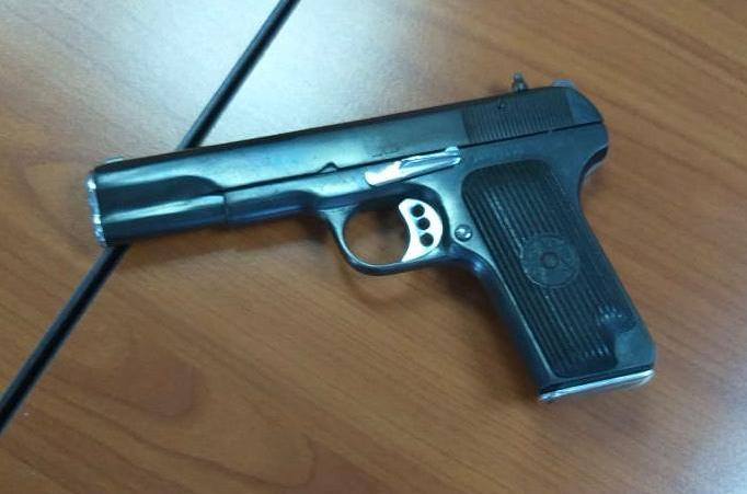 E PËSON KEQ I RIU NË DIBËR/ Mbante armë zjarri pa leje në banesë, policia…