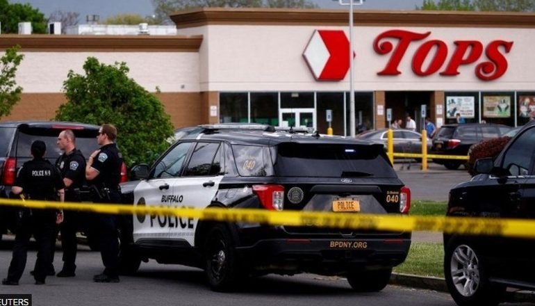 NGJARJE SHOKUESE/ Sulm me armë në një supermarket në New York, 10 të vdekur