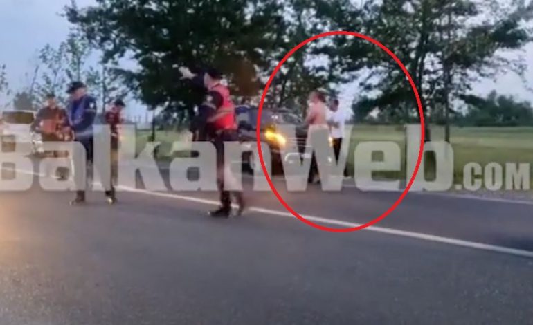 ATENTATI NË LEZHË/ Momenti kur dy të rinjtë dalin nga makina në gjendje shoku (VIDEO)