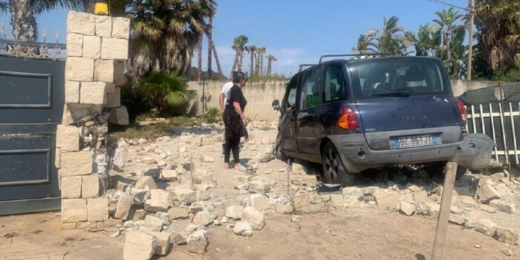 NJË TJETËR AKSIDENT I RËNDË/ Makina e çiftit përplaset me murin, humb jetën shqiptarja