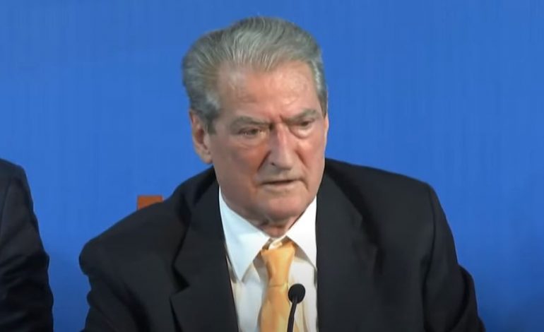 “KA SHKELUR KUSHTETUTËN E SHBA”/ Berisha për ambasadoren Kim: I kam kërkuar Biden të mos e lejoj të ndërhyjë…