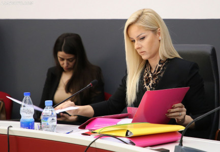 VIDEOT NË “TIK-TOK”/ KPK shkarkon nga detyra Enkeleda Kapedanin