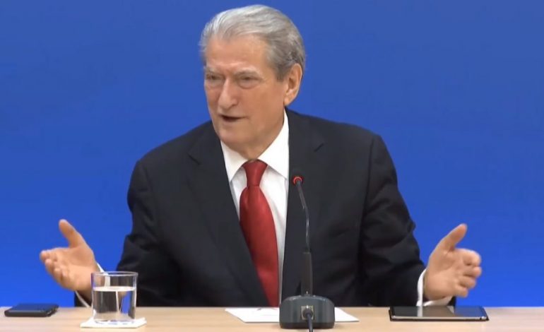 INTEGRIMI/ Berisha: BE të hapë negociatat me Shqipërinë, të ndahemi nga Maqedonia