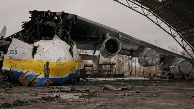 UKRAINE/ Shkatërrimi i avionit më të madh në botë nga forcat ruse