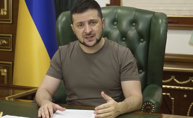 “RUSËT JANË FRIKACAKË”/ Zelensky për luftën: Putini po dështon, këtë po e merr vesh e gjithë bota
