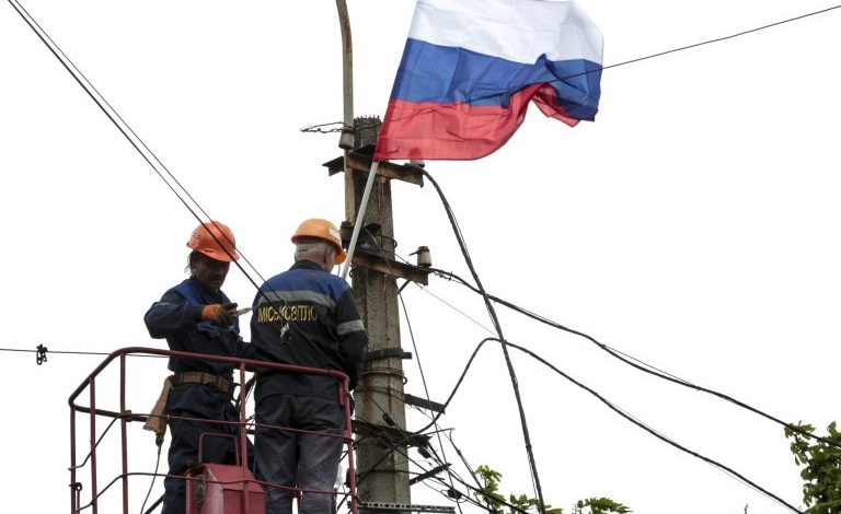 LUFTA/ Luhansk dhe Donetsk ndjekin politikat e Moskës, autoritetet pro ruse kanë bllokuar aksesin e qytetarëve në…