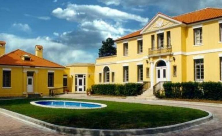 TRAZIRAT NGA TIFOZËT/ Ambasada e SHBA paralajmëron shtetasit amerikanë: Shmangni qendrën dhe tubimet e mëdha