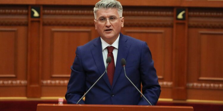 “PO TURPËROHET POLITIKA”/ Gjekmarkaj: Të zgjidhet një president euro-atlantik