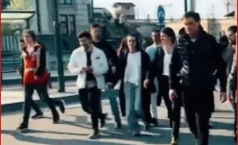 BOMBARDIMET RUSE/ Ja momenti kur Angelina Jolie dhe shoqëruesit e saj vrapojnë drejt një vendi të sigurt në Lviv (VIDEO)
