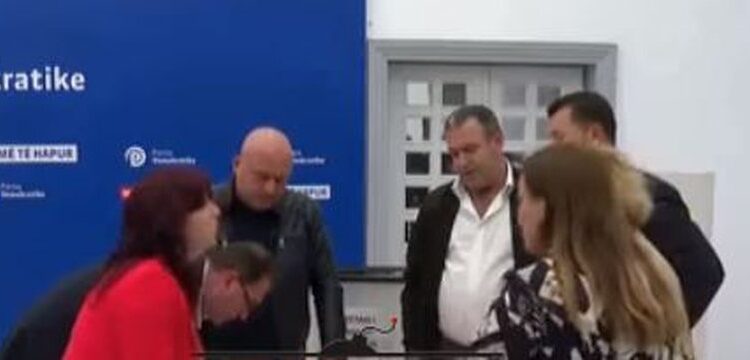 “FUTJA, 300 E CA, RRUMBULLAKOSENI PASTAJ”/ Si numërohen votat në Këshillin e PD
