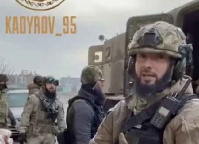 PROPAGANDA RUSE PREK EDHE USHQIMET/ Komandanti ukrainas: Sulmojnë ndihmat e destinuar për civilët dhe i shpërndajnë sikur…