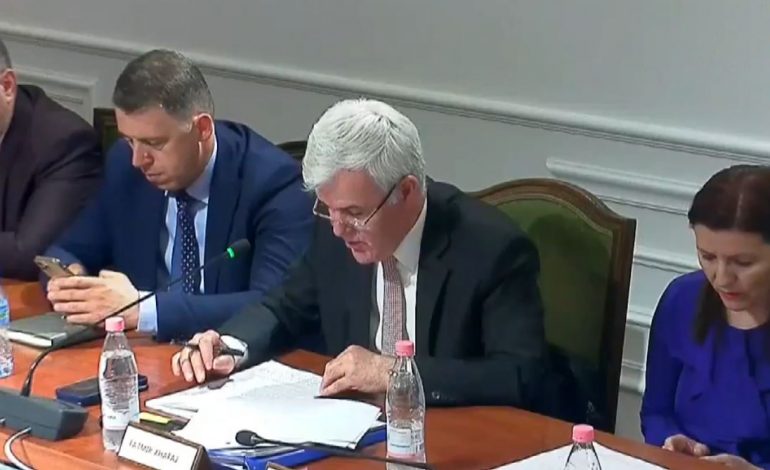 KRITIK ME DREJTËSINË E RE/ Xhafaj: Rrogat i kanë më të larta se asnjëherë këto 30 vite, s’i kanë arritur…