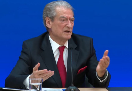 NË GARË PA RIVAL? Sali Berisha nuk tërhiqet: Do jem kryetar i zgjedhur me votë referendare
