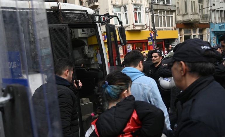 PROTESTA KUNDËR RRITJES SË INFLACIONIT/ Dhjetëra persona të arrestuar nga policia në Stamboll
