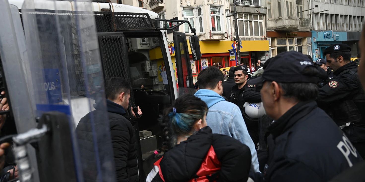 PROTESTA KUNDËR RRITJES SË INFLACIONIT/ Dhjetëra persona të arrestuar nga policia në Stamboll