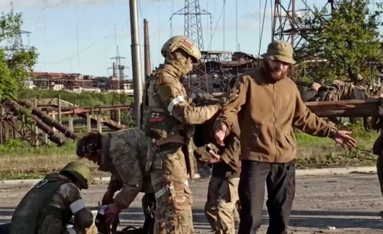 LUFTA/ Rusia: 1,730 ushtarë ukrainas në fabrikën e çelikut janë dorëzuar deri më tani