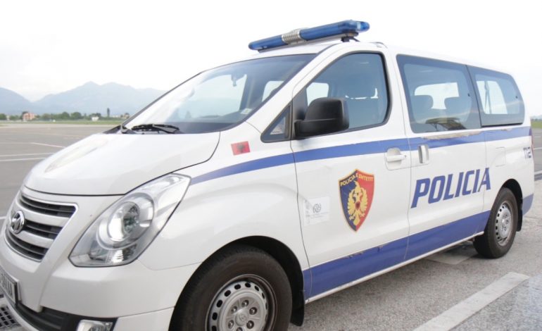 TENTUAN TË KALOJNË ME DOKUMENTE TË FALSIFIKUARA/ Arrestohen në Rinas 2 të rinjtë nga Turqia