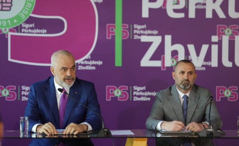 “ETIKËN PROFESIONALE S’MA TREGONI DOT JU”/ Gazetari ia thotë troç në sy, Rama kapet: Pse po qesh?