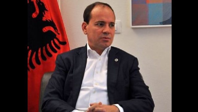 U NDA NGA JETA NË GJERMANI/ Trupi i ish-Presidentit Nishani mbërrin në atdhe të martën, në banesën e fundit do përcillet me…